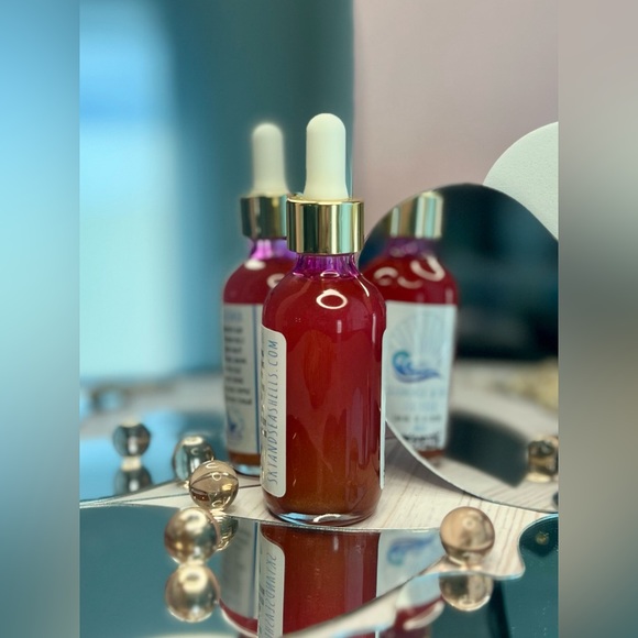 Hand Crafted “Strawberry Shortcake” Scented Body Oil by Sky & Seashells Skincare - Picture 4 of 5